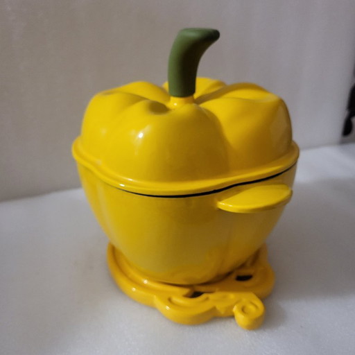 Enamelled cast iron casserole dish, yellow bell pepper