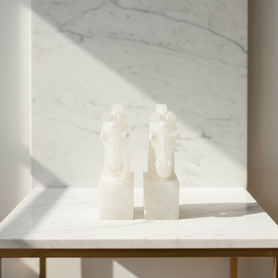 Image 1 of Witte onyx - Vintage boekensteunen met paardenhoofd