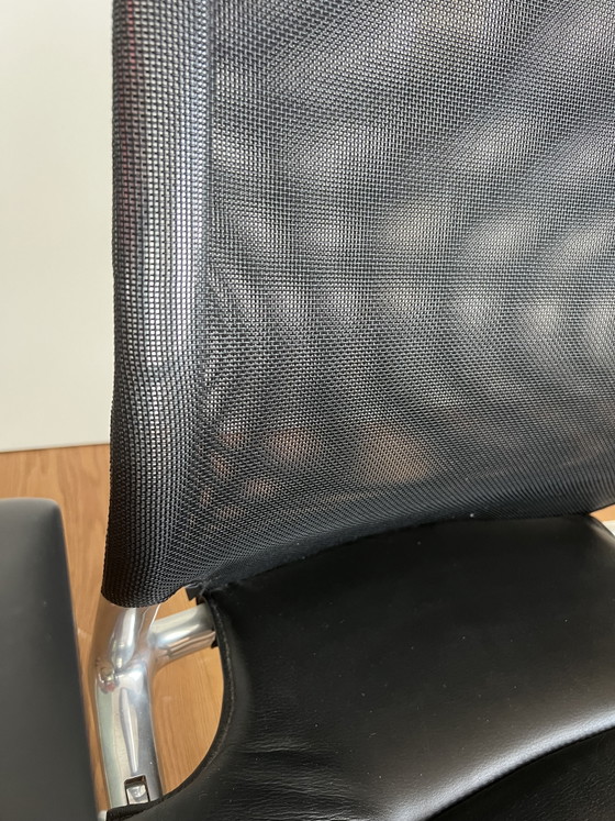 6 Vitra Eames Sillas de oficina – Leather, Plastic (photo 6 of 6)