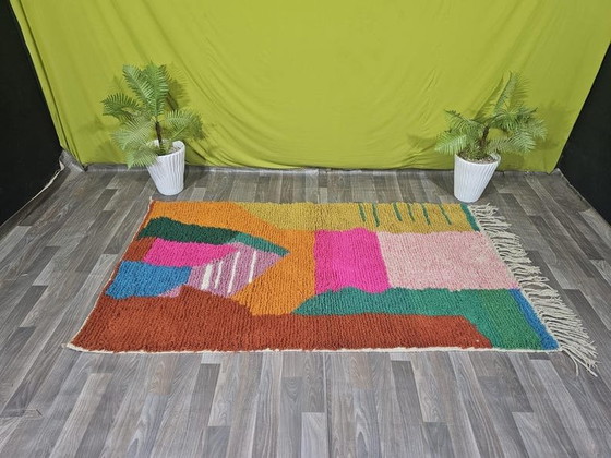Handgeknüpfter marokkanischer Teppich mit farbenfrohen Mustern, 250 x 150 cm – Aime Té, Teppiche & Läufer (photo 7 of 9)