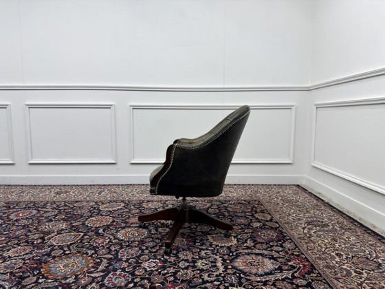 Sedia da ufficio Chesterfield Director Chair inglese verde – Sedie da ufficio, Leather, Metal (photo 3 of 9)