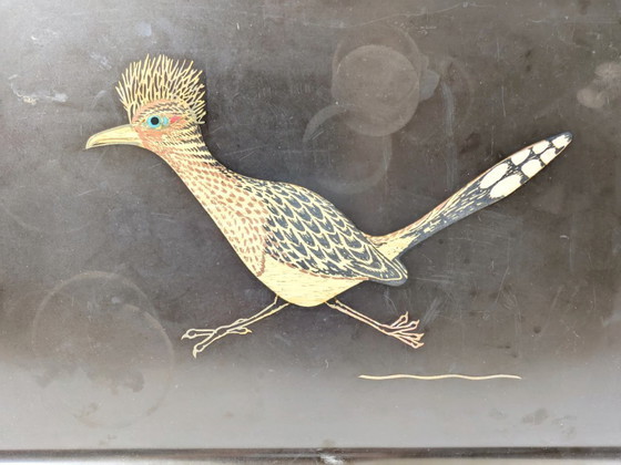 Image 1 of Grande vassoio di metà secolo di Couroc of Monterey | Intarsio Roadrunner | Resina fenolica nera