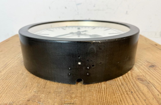 Image 1 of Zwarte industriële fabriekswandklok van Siemens, jaren 50