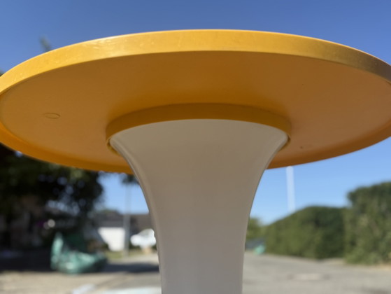 Tavolo Space Age anni '70 Tavolino Vintage Tulip Giallo – Tavolini, Plastic (photo 5 of 7)