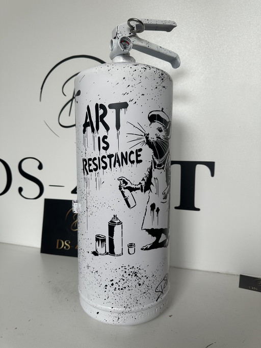 Art is resistance brandblusser