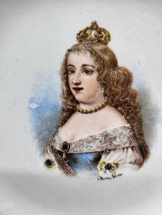 Image 1 of Saint Amand Rois Reines Favorites de France Earthenware Plates Set of 12