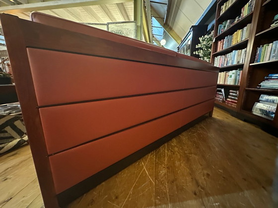 Exclusieve Schuitema Decoforma "Baldwin" 2,5-Zitsbank – Koraal/Bordeauxrood Leder – In Nieuwstaat! (photo 7 of 11)