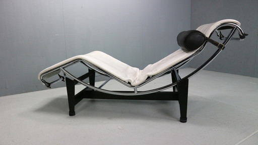 Chaise longue LC4 en cuir blanc par Le Corbusier pour Cassina, années 1960
