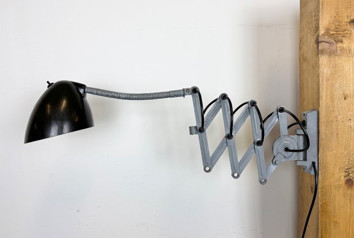 Lámpara de pared industrial gris tipo tijera de Elektroinstala, década de 1960