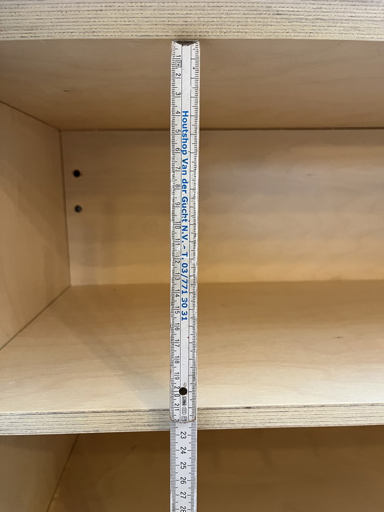 Image 1 of Entwurf eines schwebenden Wandschranks aus Birkensperrholz