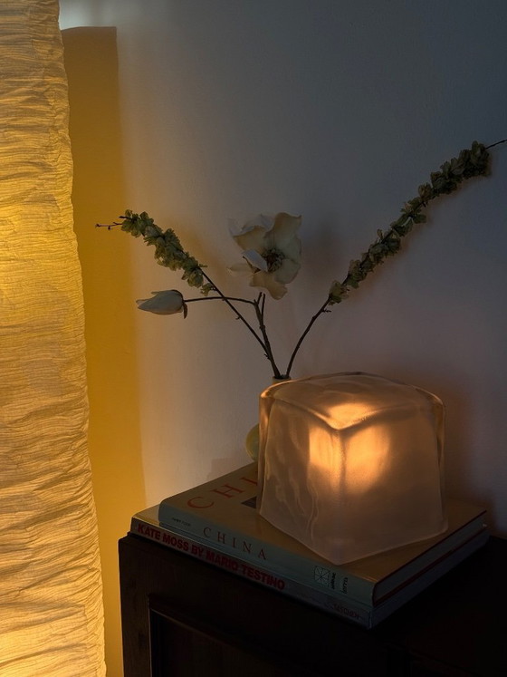 Image 1 of Lampe de table Iviken « Ice Cube » IKEA