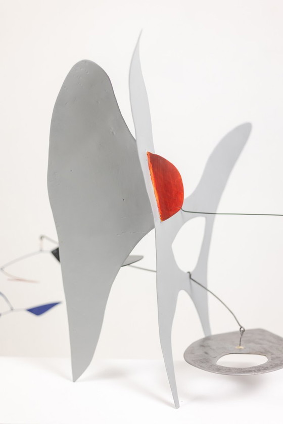 Image 1 of Escultura de Olivier Vonet en metal lacado en negro, azul y rojo. Contemporánea.