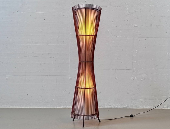 Image 1 of Franse vloerlamp van rotan en bamboe, jaren 60/70.