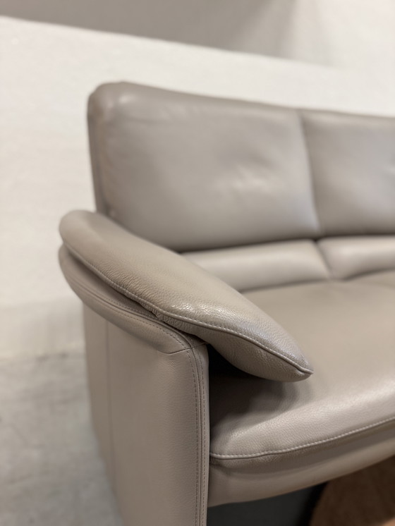 Image 1 of Canapé 2 places Leolux Catalpa en cuir gris