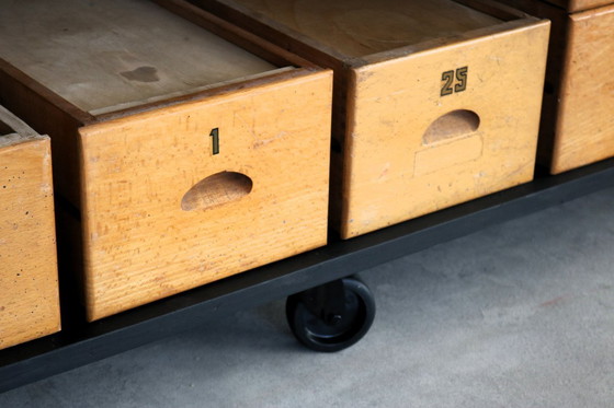 Image 1 of armoire scolaire vintage en bois avec bacs de rangement