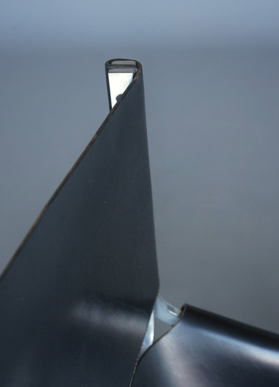 Image 1 of Loungefauteuil model F444 met zwarte lederen zitting, ontworpen door Pierre Paulin voor Artifort, jaren 70.