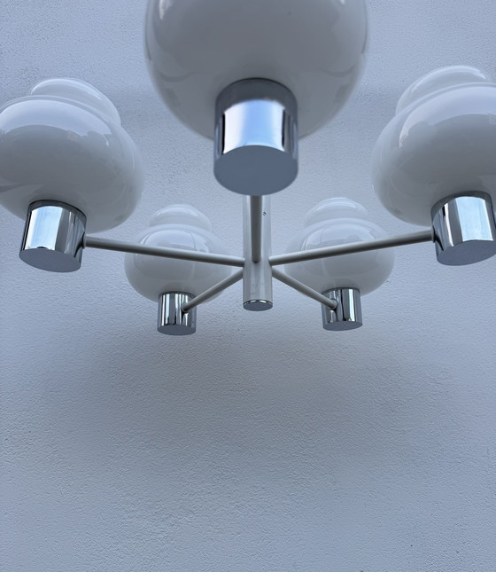 Image 1 of Kronleuchter aus opalisierendem Chrom im Stil des Weltraumzeitalters, 1970er Jahre