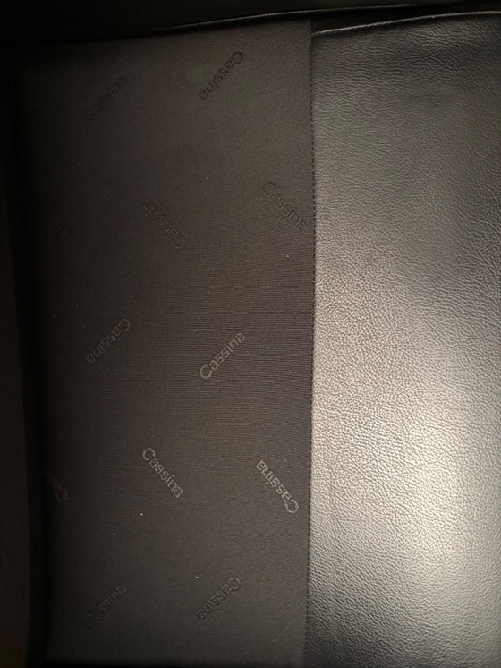 Image 1 of Sofá de cuero negro Cassina LC2 de Le Corbusier