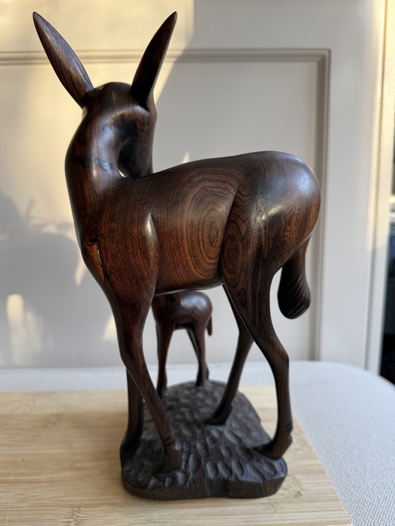 Image 1 of Cervo con vitello in legno di palissandro massello intagliato a mano, 1960