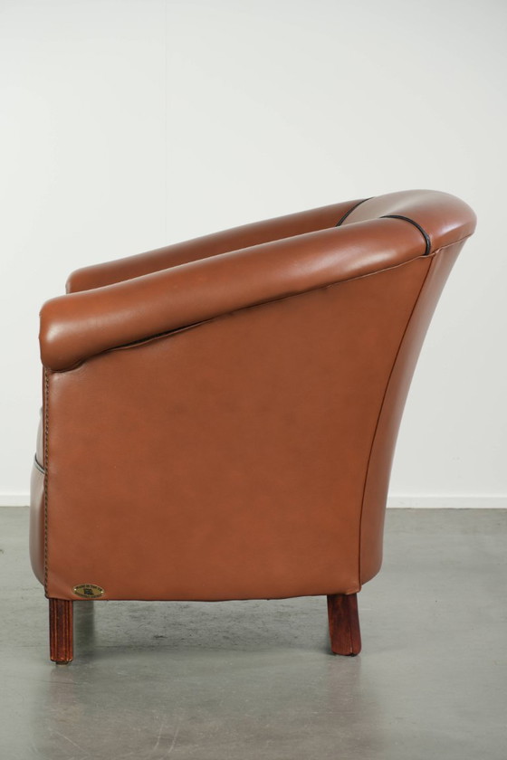 Mooie Engelse rundleren clubfauteuil met een luxe afwerking en een goede uitstraling – Leather (photo 5 of 12)