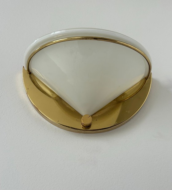 Image 1 of Coppia di applique vintage, ottone e vetro opalino, Italia 1970