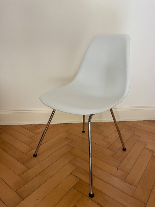 Vitra Eames Plastic Chair | Original Designerstuhl | Guter Zustand | Weiß & Chromgestell – eetkamerstoelen, Chrome, Other