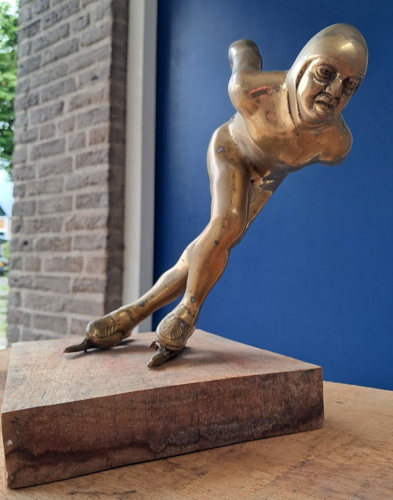 Image 1 of 2 Bronzen beelden van schaatsers 28 en 17 cm hoog