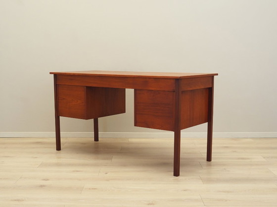 Image 1 of Bureau en teck, design danois, années 1970, production : Danemark