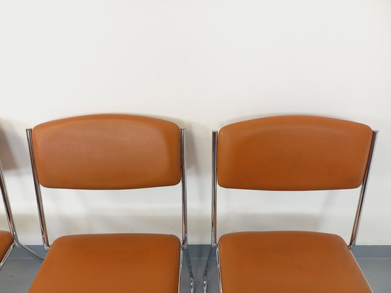 Image 1 of Set di 4 sedie a slitta vintage degli anni '70 in metallo cromato e similpelle color cognac