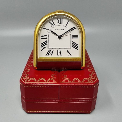 Cartier "Romane" reis- en bureauwekker uit de jaren 80, verguld met 18 karaats goud, inclusief originele doos en papieren.