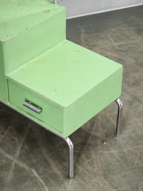 Image 1 of Bauhaus groene kaptafel met spiegel en chromen frame, Tsjechoslowakije jaren 1930