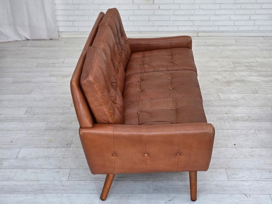Image 1 of Dänisches 3-Sitzer-Sofa aus den 1970er Jahren, braunes Möbelleder mit Patina.