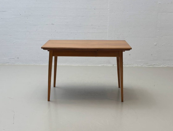 Image 1 of Uitschuifbare eettafel van kersenhout uit Willisau, Zwitserland, jaren 60.