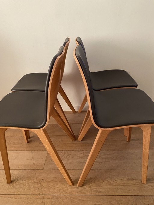 4 sillas Morph de Zeitraum, fabricadas en madera maciza y tapizadas en piel. – eetkamerstoelen, Leather, Wood