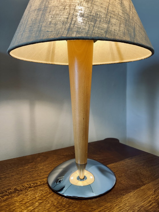 Image 1 of Lampada da tavolo di metà secolo | Base in legno cromato, paralume in lino caldo, stile scandinavo