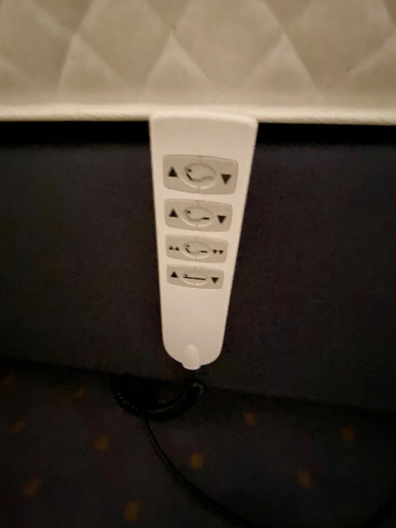 Image 1 of lit à hauteur variable de luxe « aspect sommier à ressorts »