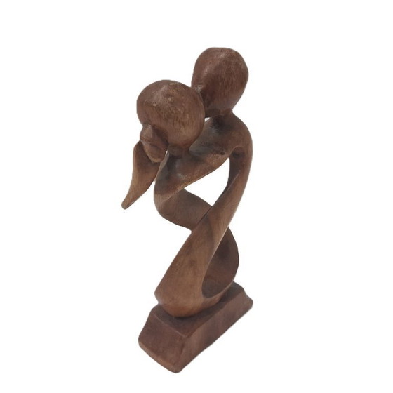 Image 1 of Sculpture en bois représentant un couple amoureux enlacé