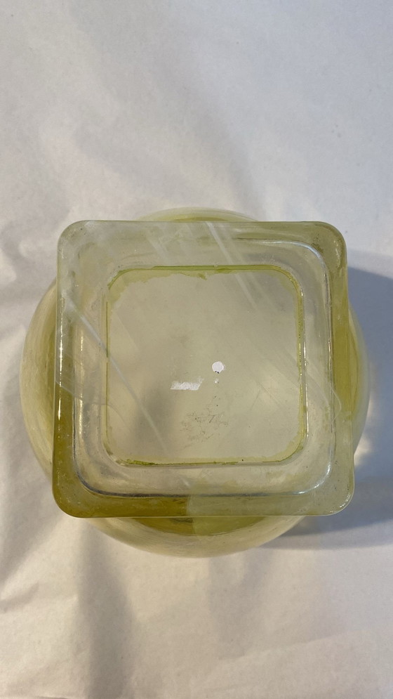 Image 1 of Vintage handgeblazen vaas met Swirl patroon