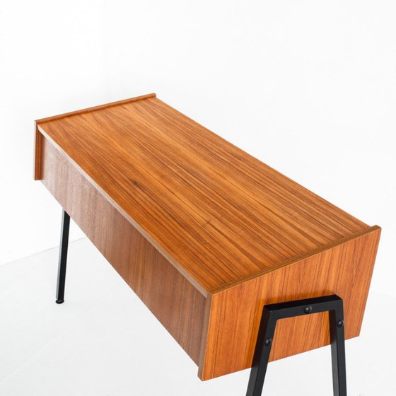 Console vintage en teck et fer laqué. Style scandinave. France, années 1960. – Iron, Wood (photo 6 of 12)