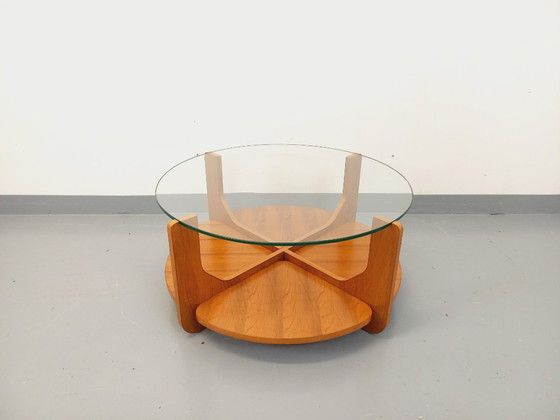 Image 1 of Vintage ronde salontafel met 2 bladen van Hugues Poignant, in teak en glas uit de jaren 60 en 70