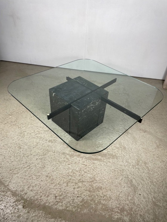 Image 1 of Couchtisch aus Marmor, italienisches Design aus den 1970er Jahren