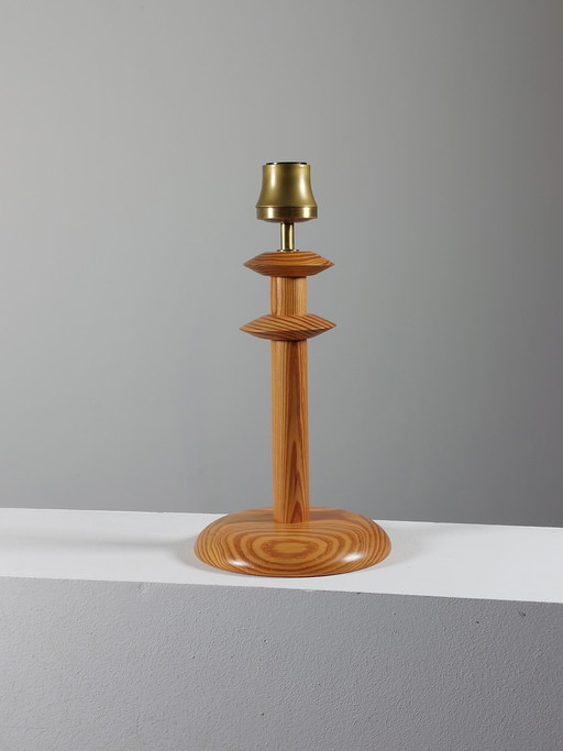 Lámpara de mesa vintage posmoderna de madera de pino, década de 1980.