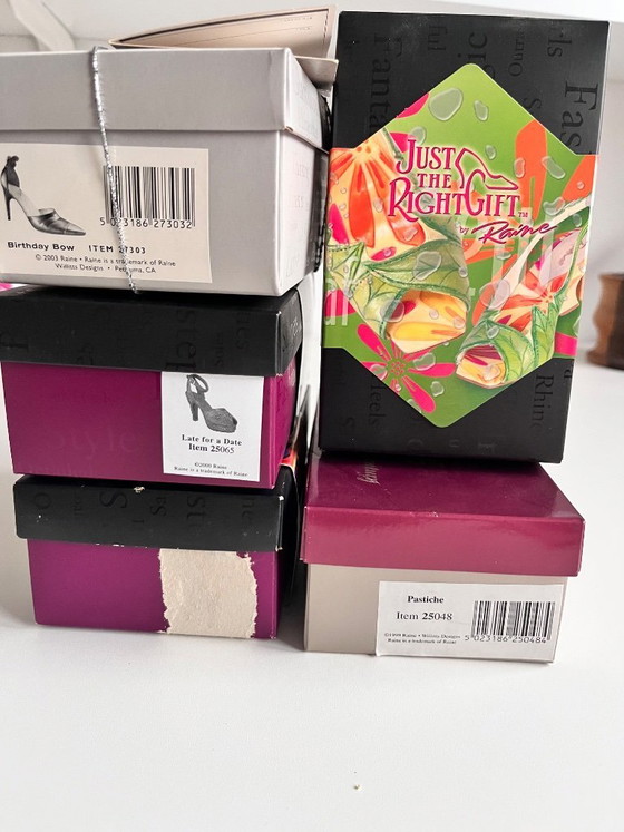 Image 1 of Verzameling schoentjes Just the right shoe en palais royal