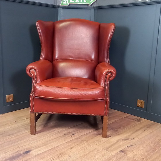 Image 1 of Grande poltrona inglese con ala a sbalzo rivestita in pelle di pecora