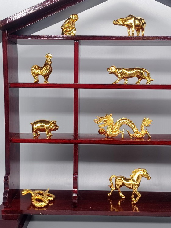 Image 1 of Vitrina con el signo del zodiaco chino estampado (chapado en oro de 24 quilates)