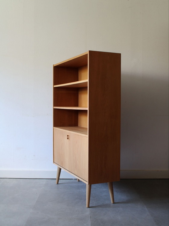 Vintage Danish Bookcase in Oak with Flap Door – Wood (photo 4 of 7)