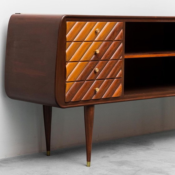 Image 1 of CREDENZA VINTAGE IN LEGNO CON DETTAGLI IN OTTONE DEGLI ANNI '60, ANTIQUARIATO MODERNO