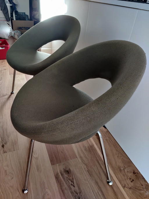 Deux fauteuils/chaises de salle à manger Artifort