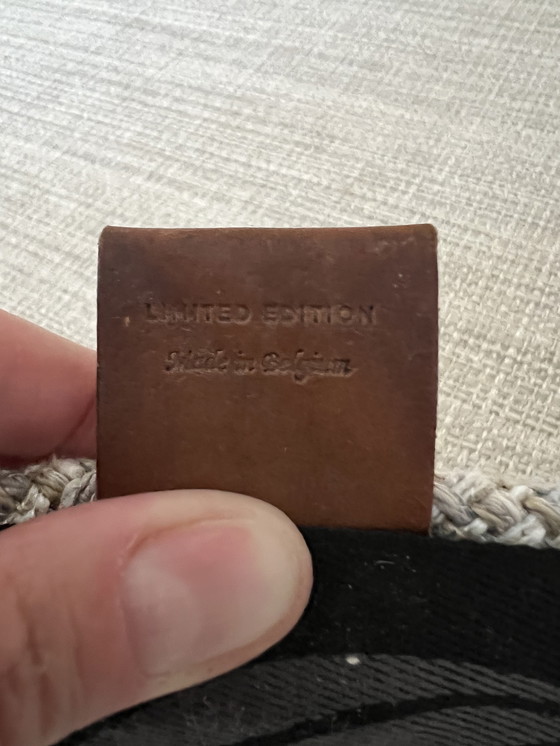 Image 1 of Tapis ovale à vendre, édition limitée