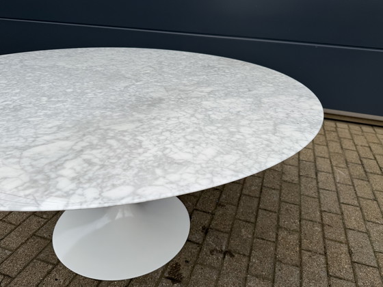 Image 1 of Original round Knoll Tulip dining table (152cm) in Carrara marble, Eero Saarinen
